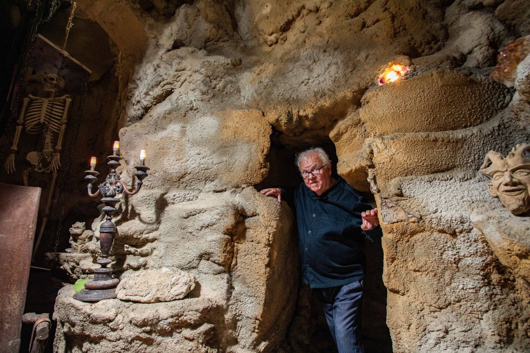 Man’s back garden hides extraordinary underground caves that leave visitors stunned